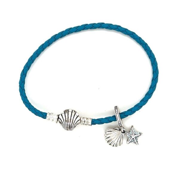 Pandora Shell Clasp Bracelet with 1 Pandora Charm - Picture 2 of 4